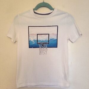 Boys L, white tee w/basketball Hoop Graphic. Old Navy. Great shape.